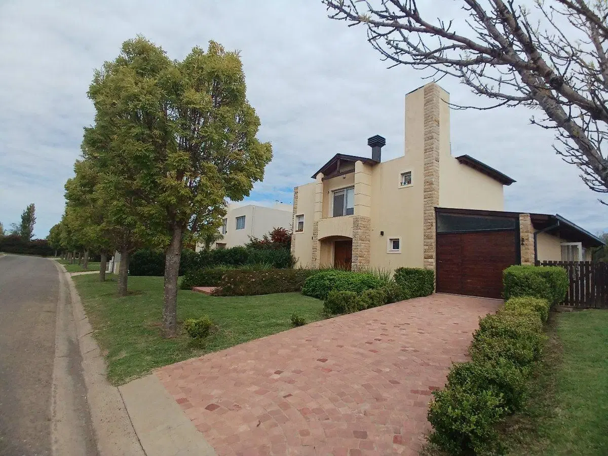 Venta Casa 4 dormitorios Country en Rio Cuarto Cba 4
