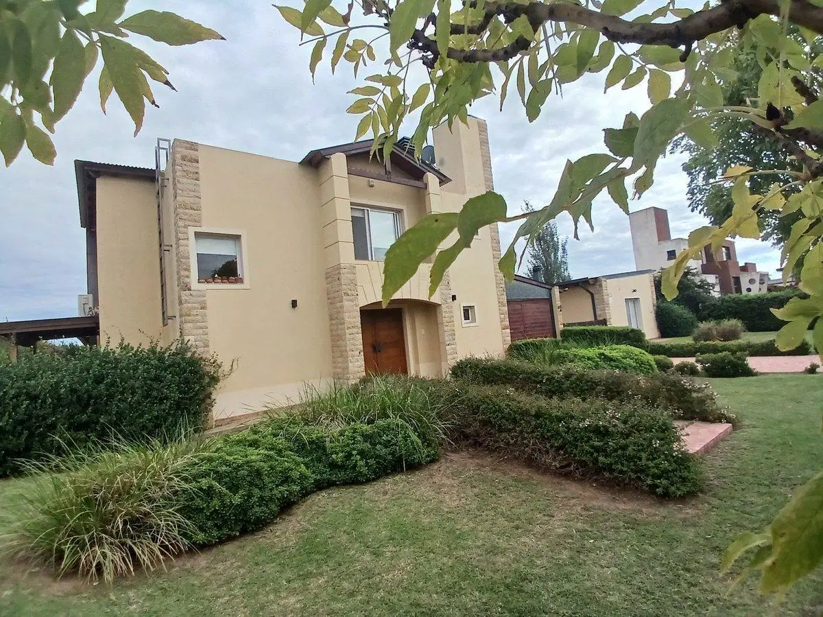 Venta Casa 4 dormitorios Country en Rio Cuarto Cba 2