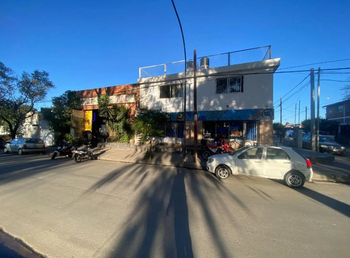 VENTA LOCAL más 2 deptos Centro América Córdoba 4