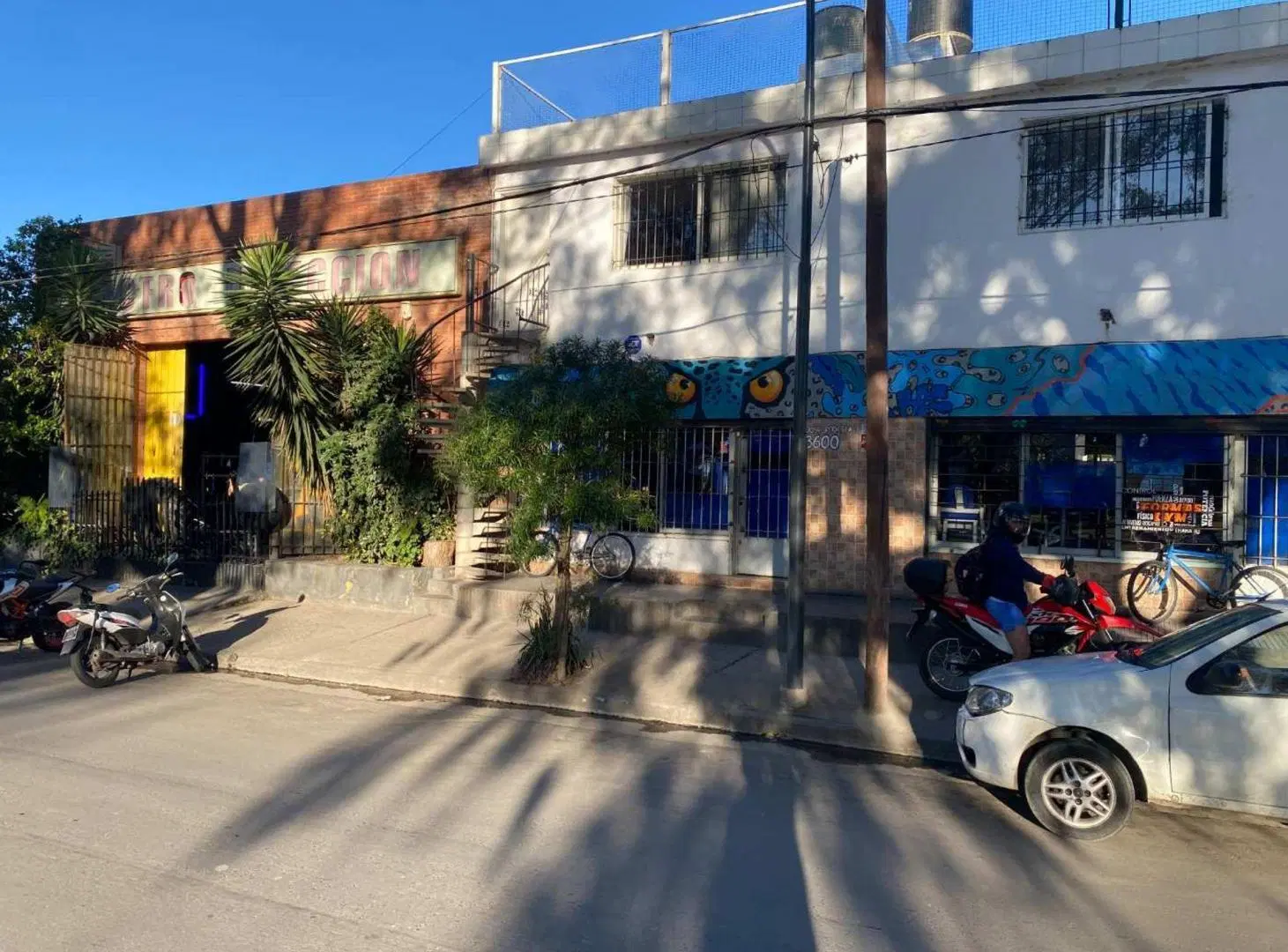 VENTA LOCAL más 2 deptos Centro América Córdoba 2