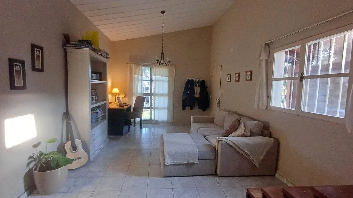 Venta Casa 3 Dormitorios con pileta Sta Isabel Cba 3