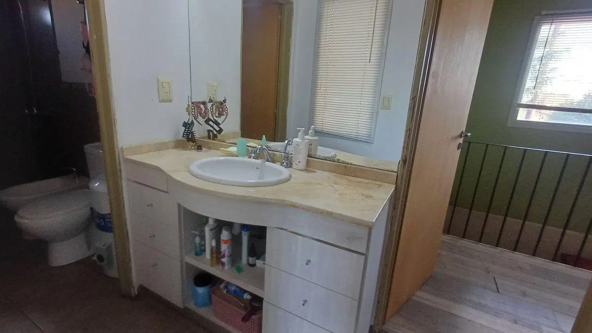 Venta Casa 3 Dormitorios con pileta Sta Isabel Cba 4