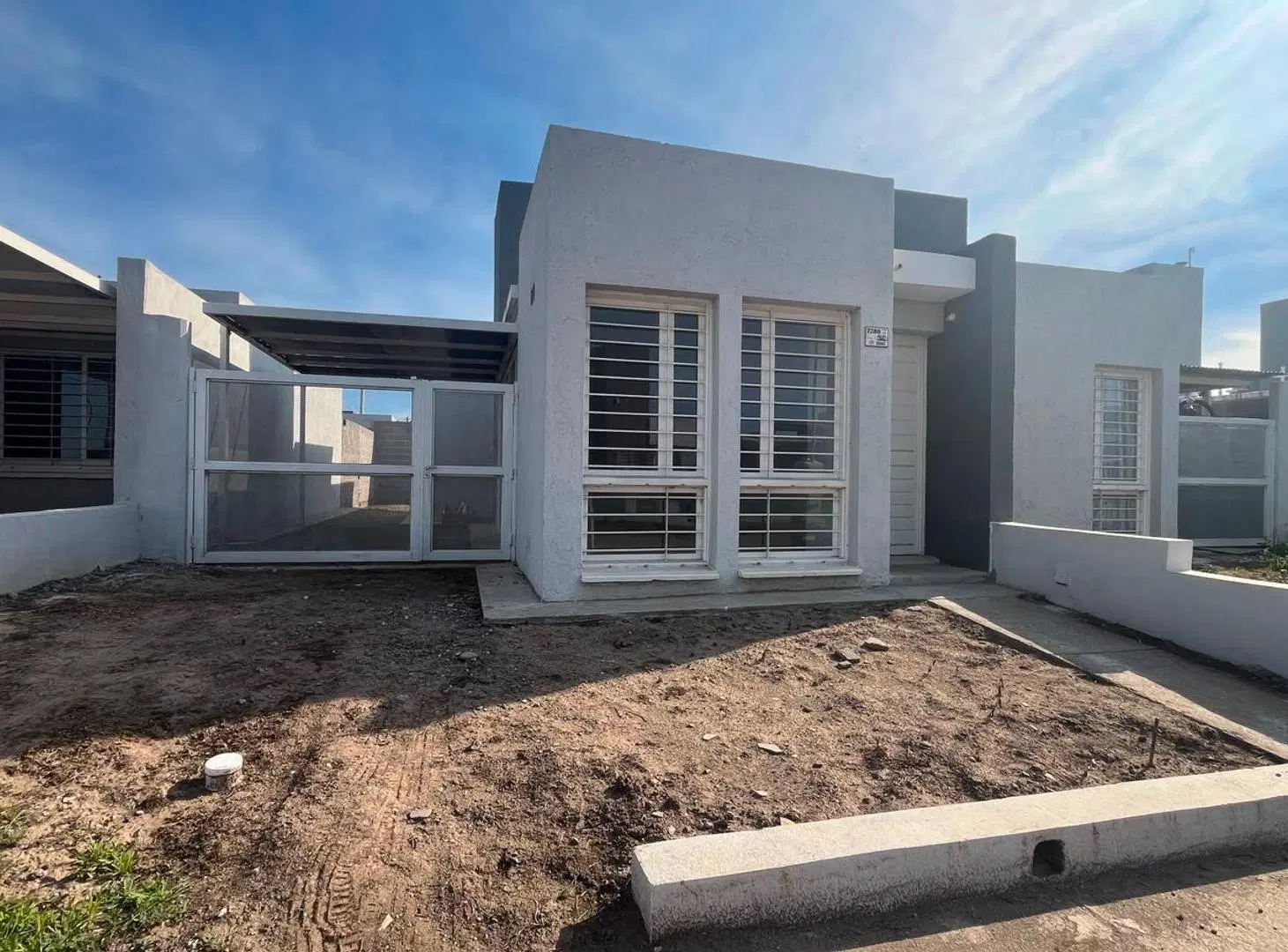 VENTA CASA 2 DORM UNIVERSITARIOS DE HORIZONTE CBA 2