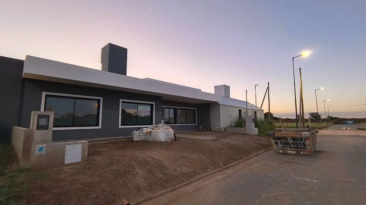 VENTA CASA ESTRENAR RINCONES DE MANATIALES 3 DORMI 2