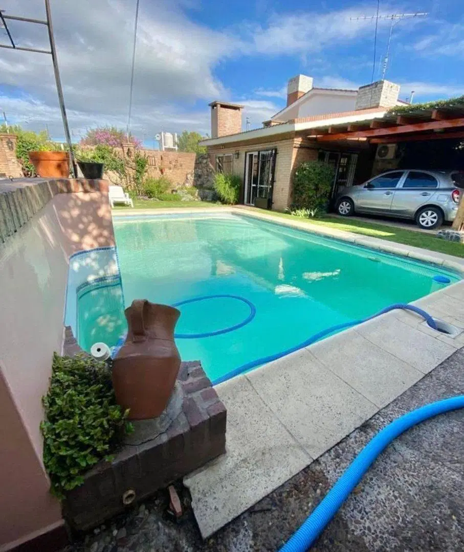 VENTA CASA DE CATEGORIA EN ALTA GRACIA. APTO CDTO 8