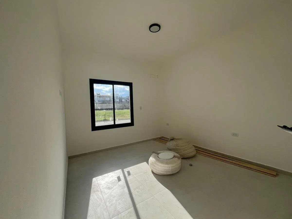 VENTA CASA ESQUINA 2 DORMITORIOS DOCTA AVENIDA 8