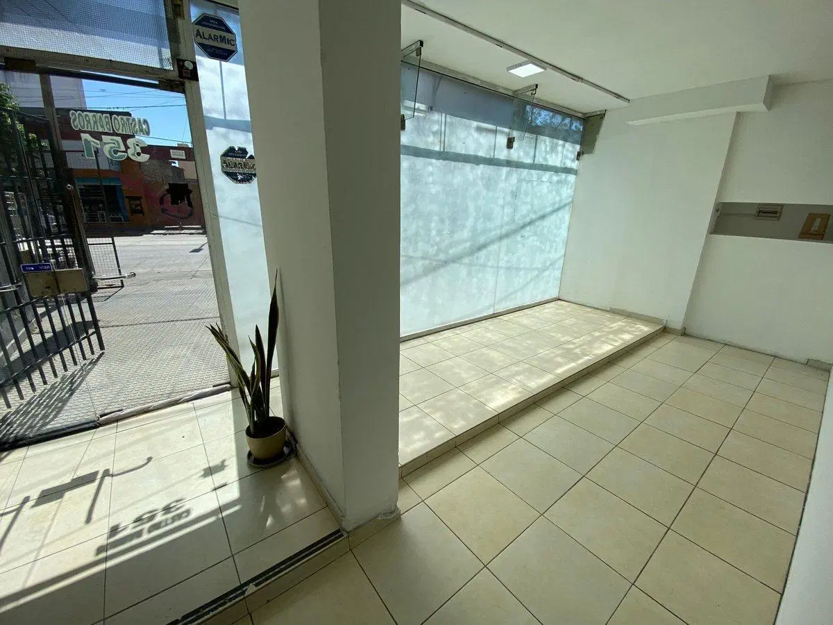 VENTA LOCAL COMERCIAL 310 m2 EN AV.CASTRO BARROS 4