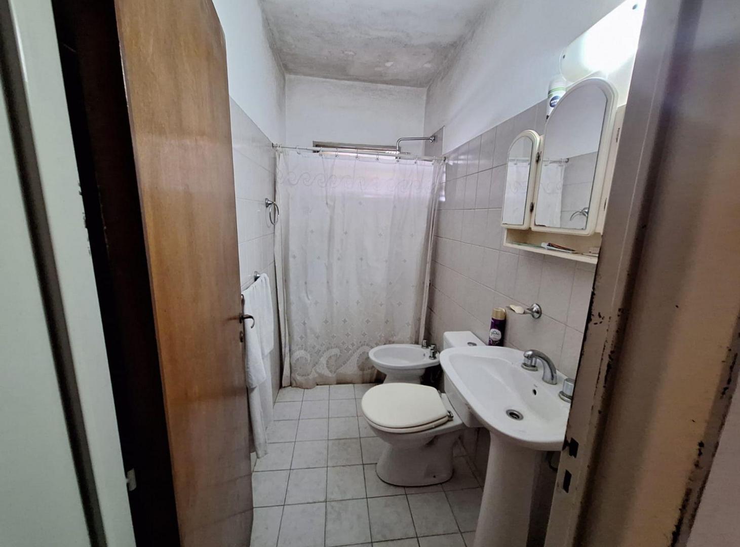 Foto de VENTA CASA 4 DORM GALERIA POETA LUGONES CBA, imagen 4