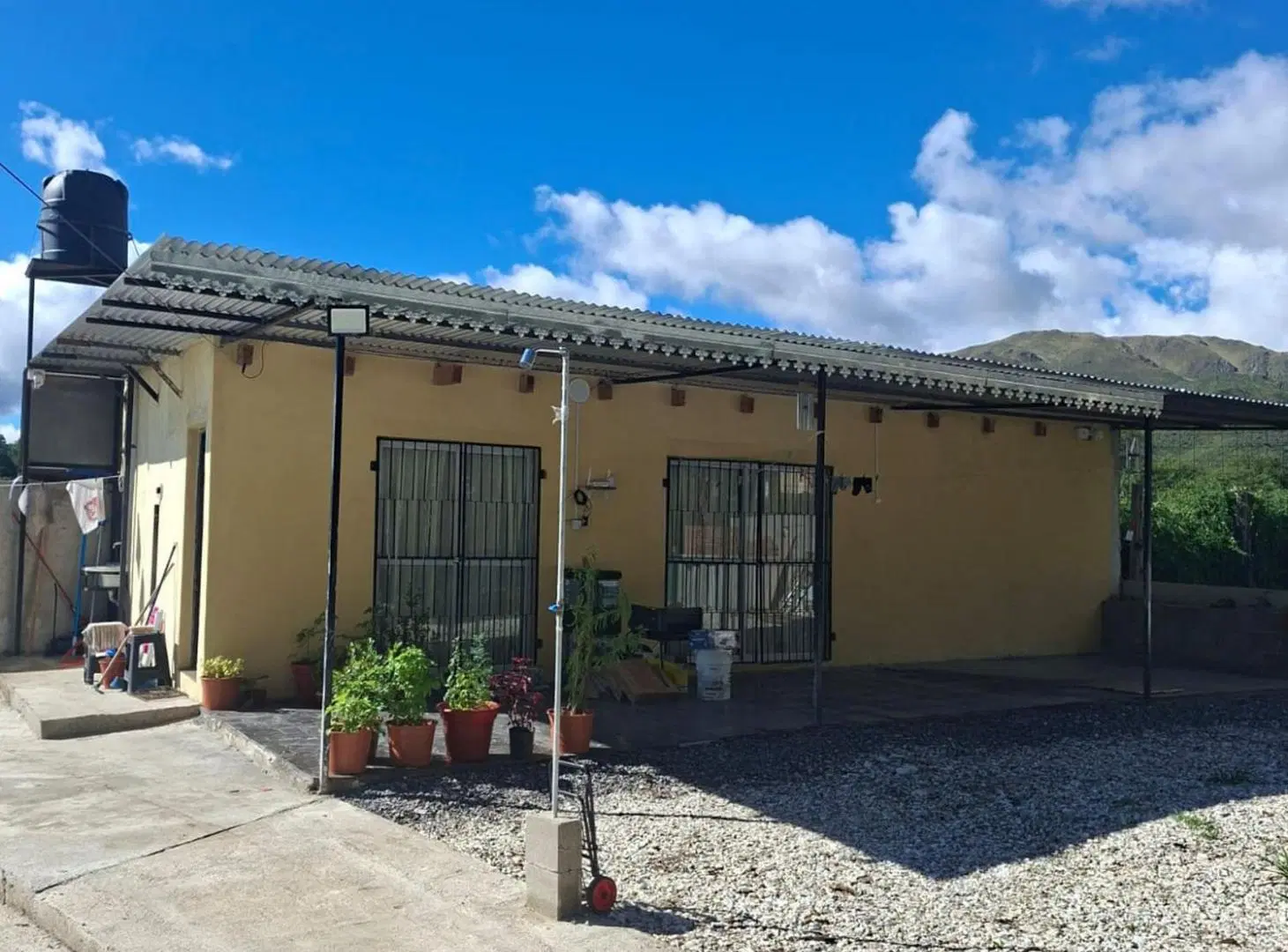 VENTA 2 CASAS AMOBLADAS C/PILETA HUERTA GRANDE CBA 2