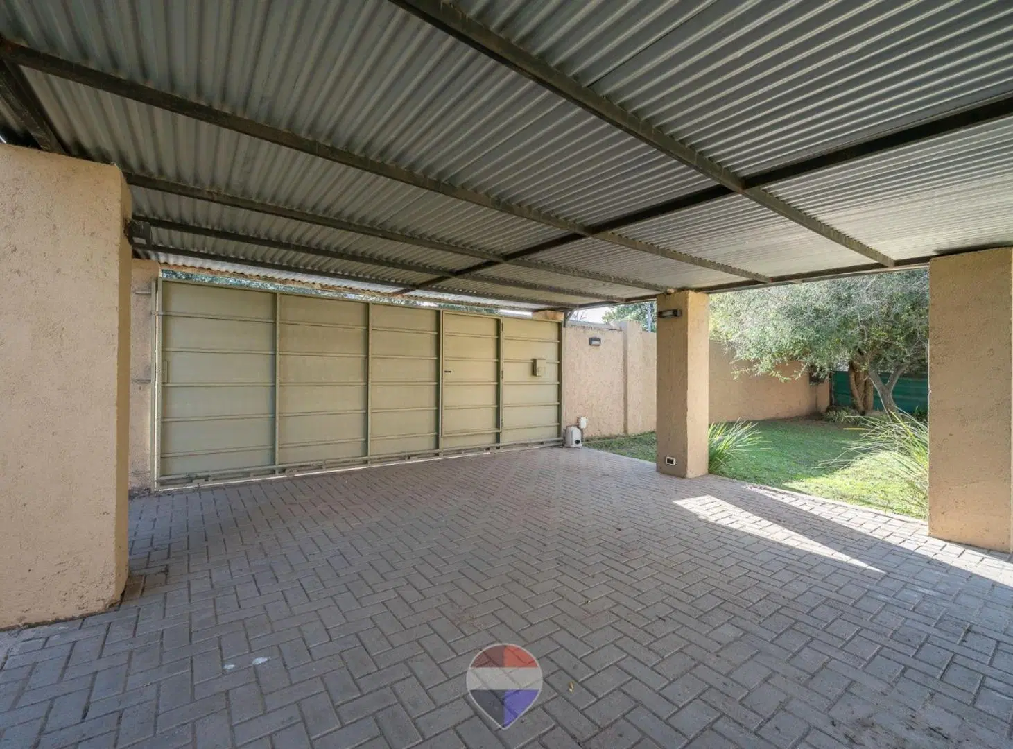 VENTA CASA 3 DORMI CON PILETA MENDIOLAZA GOLF CBA 4