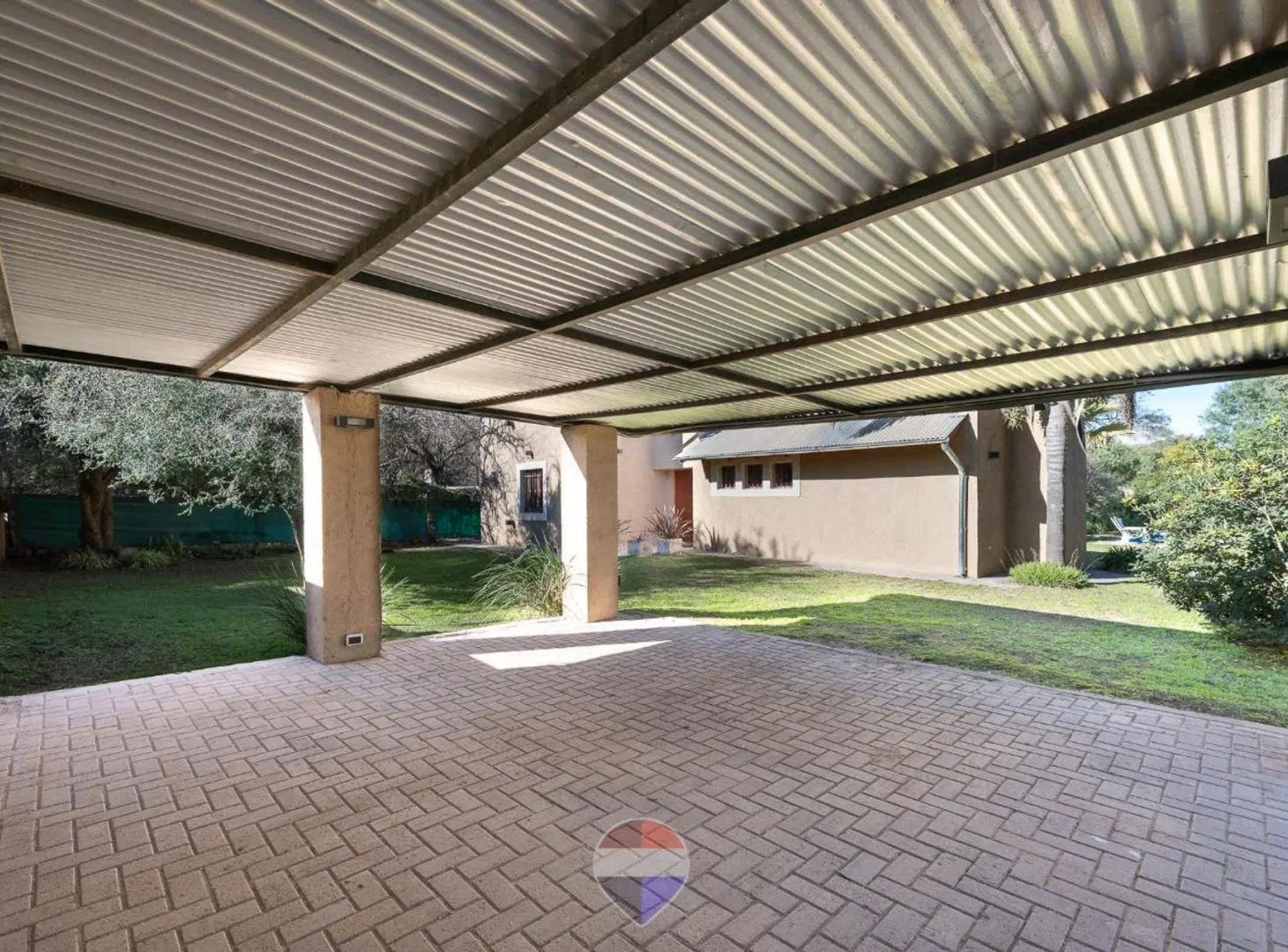 VENTA CASA 3 DORMI CON PILETA MENDIOLAZA GOLF CBA 2