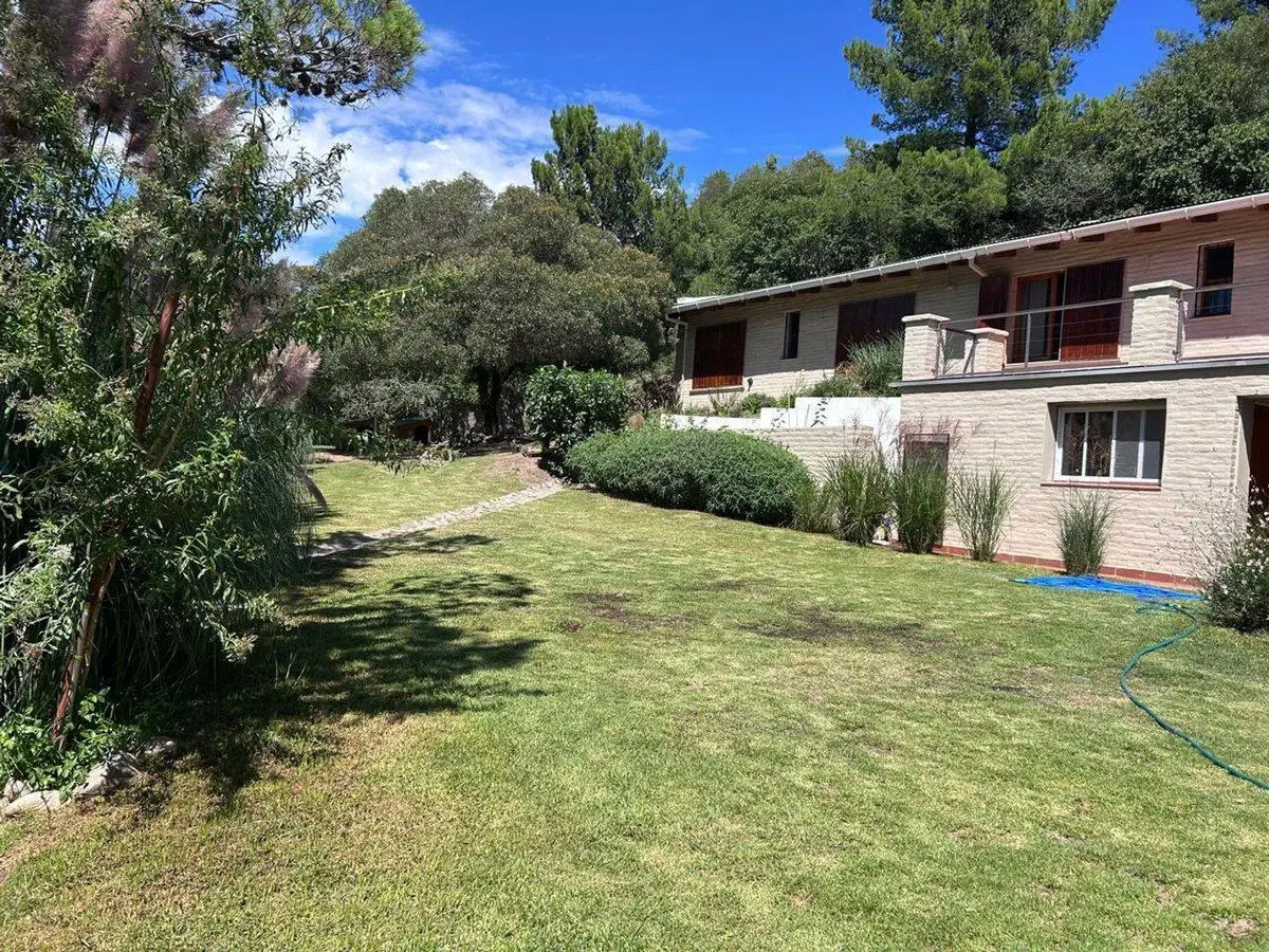 CASA VENTA LA CUMBRE 3 DORM + 1 DE SERVICIO CBA. 4