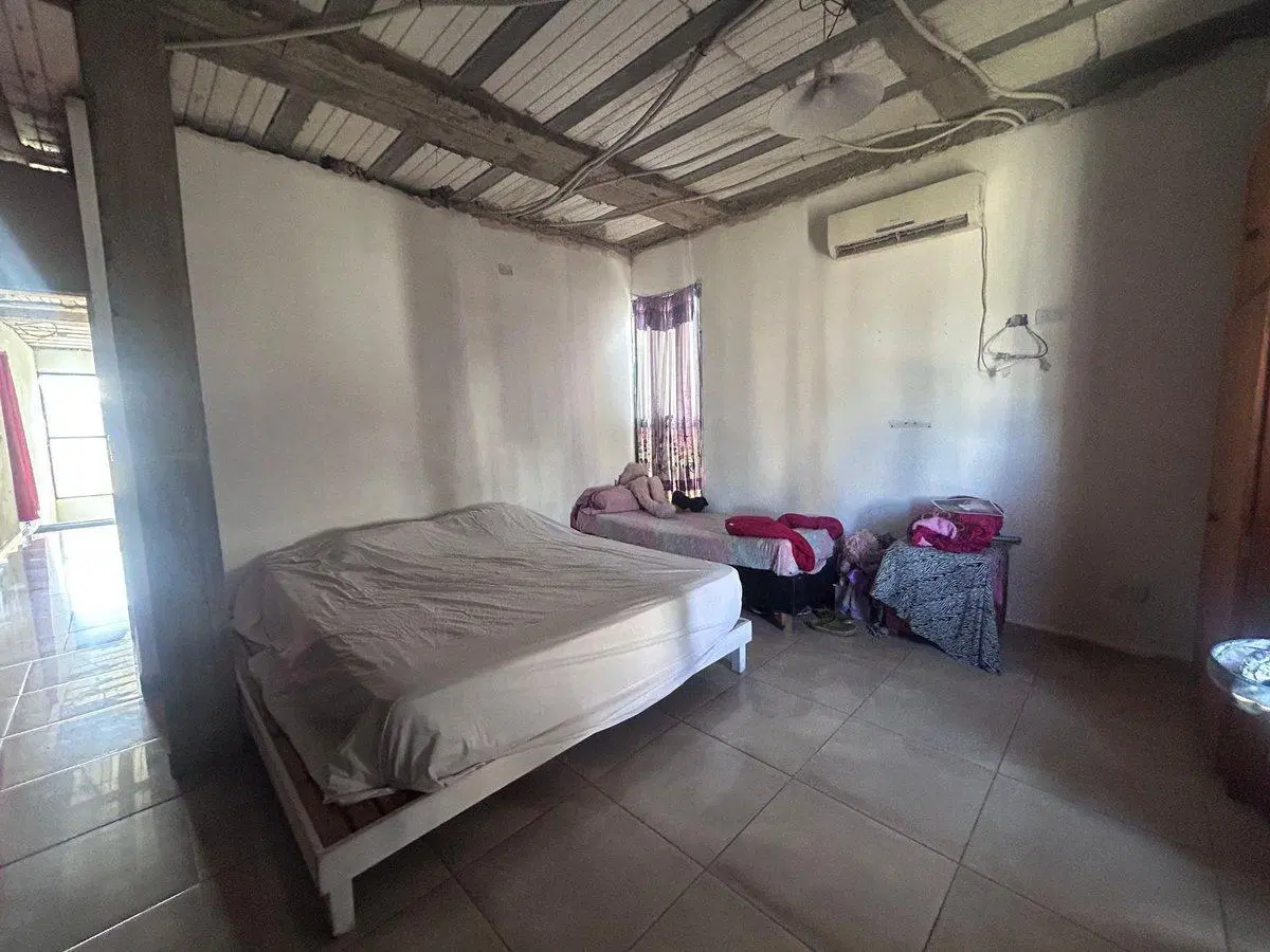 VENTA CASA 2 DORM EN BARRIO SPILIMBERGO NORTE CBA 8