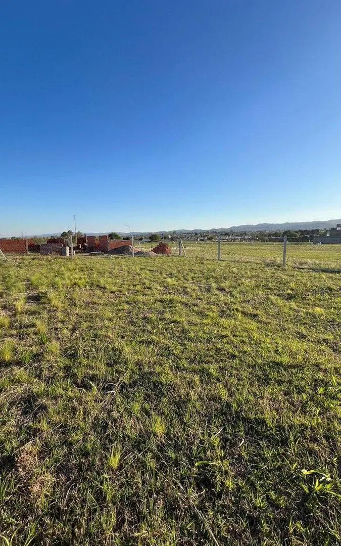 VENTA DE LOTE CENTRAL EN TRES GRACIAS. ALTA GRACIA 2