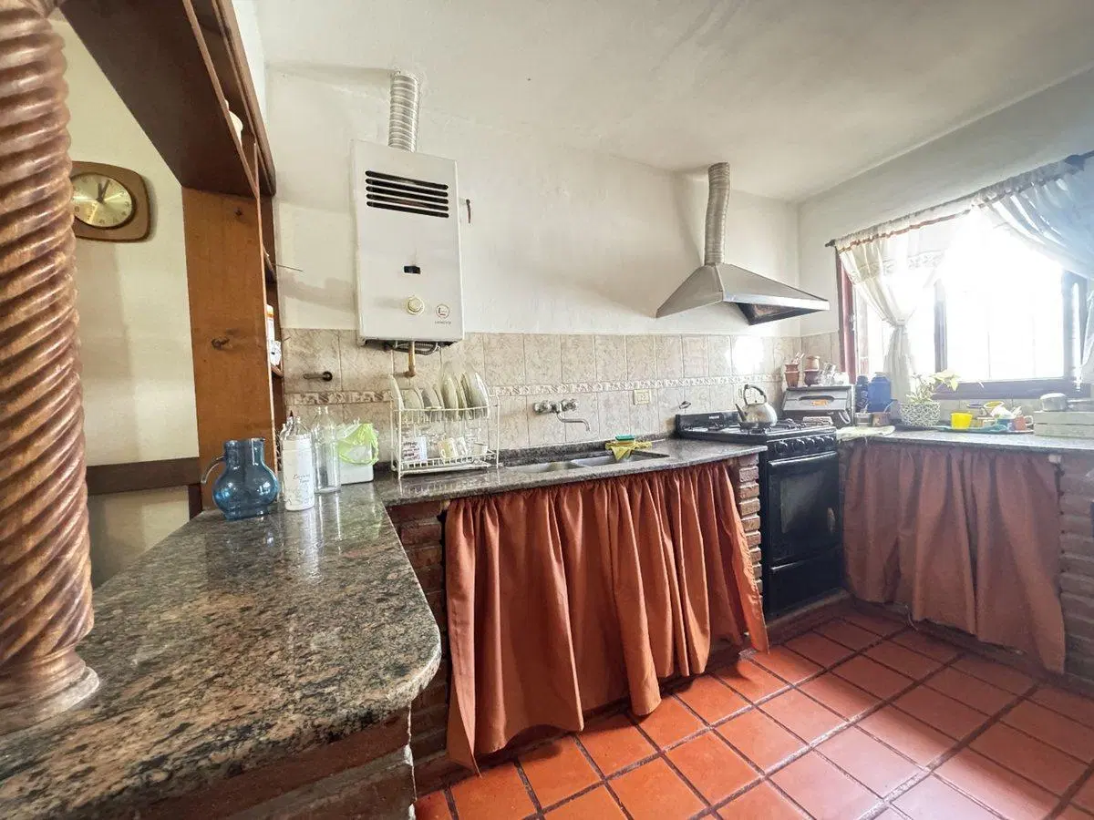 Venta casa dos plantas , Ingresos independientes 4