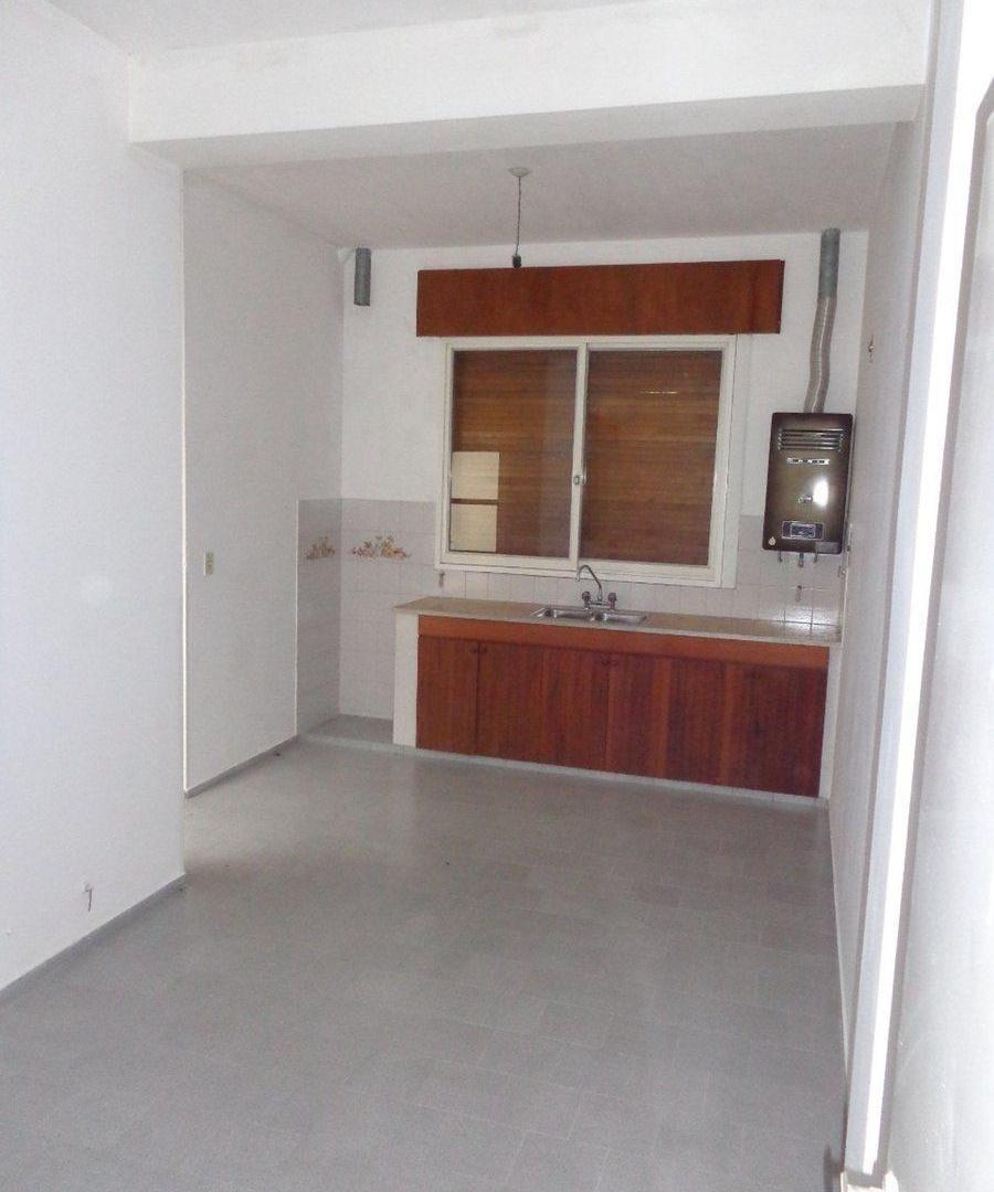 Foto de VENTA GALPON CON 2 DEPARTAMENTOS - SAN CARLOS-CBA, imagen 2