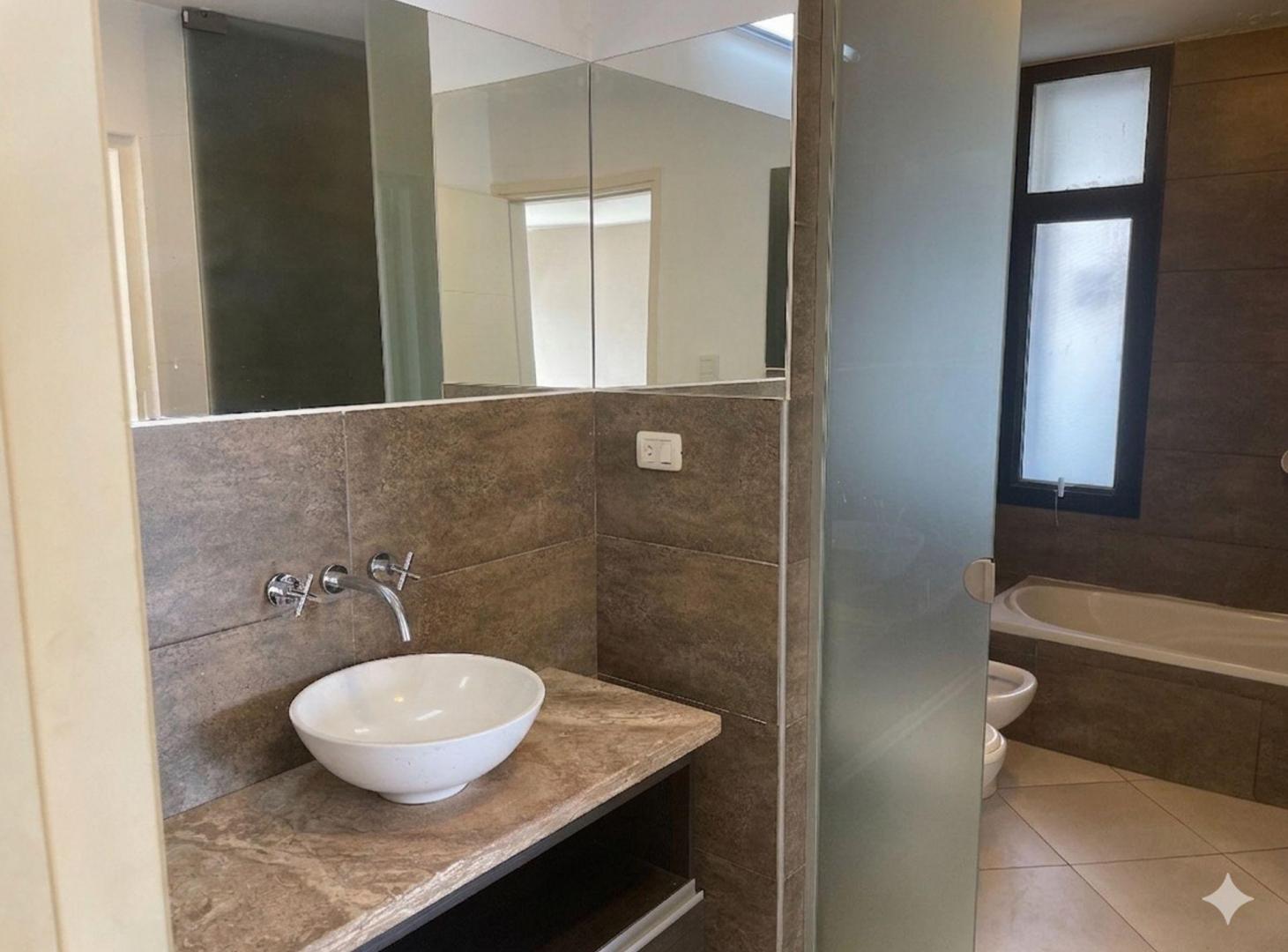 Foto de VENTA DPTO 1 DORM COCHERA CARLOS PAZ VISTA AL LAGO, imagen 2