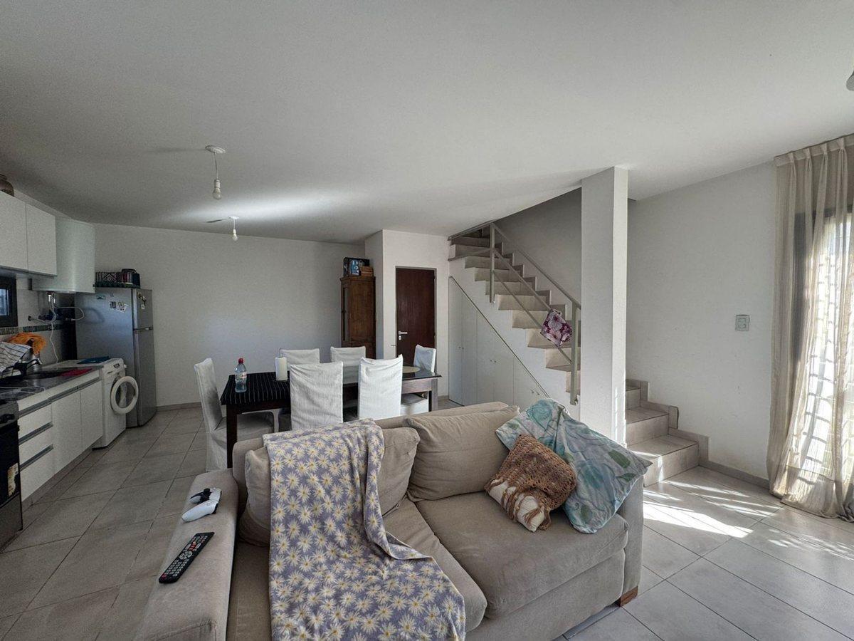 Foto de VENTA DUPLEX DOS DORM HOUSING VALLE CERCANO CBA, imagen 5
