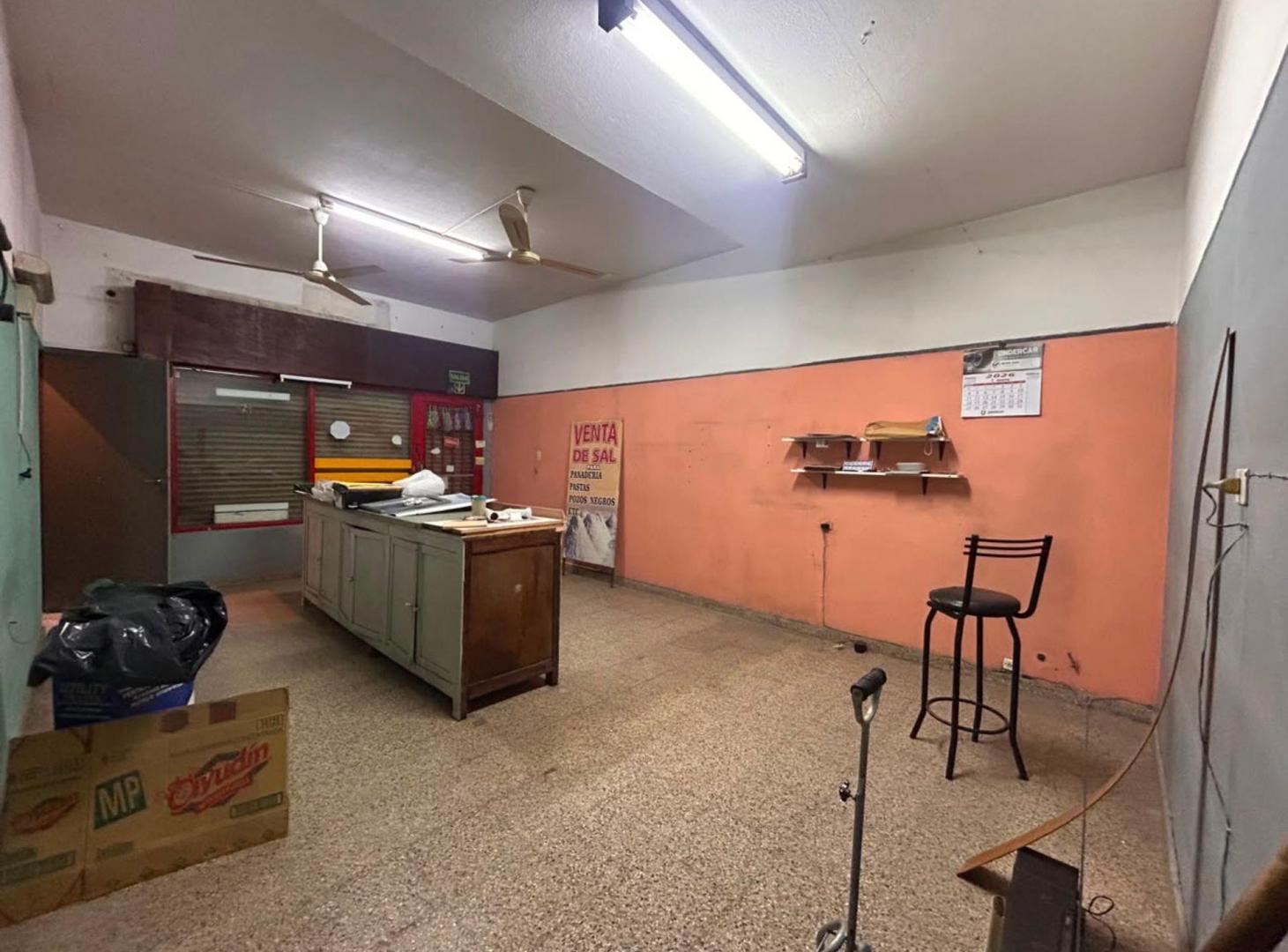 Foto de VENTA LOCAL COMERCIAL DEPOSITO B° PUYRREDON CBA, imagen 1