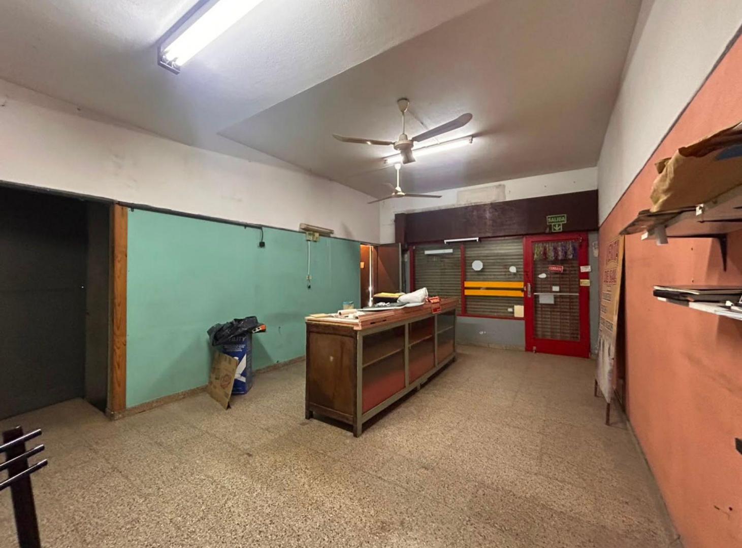 Foto de VENTA LOCAL COMERCIAL DEPOSITO B° PUYRREDON CBA, imagen 2