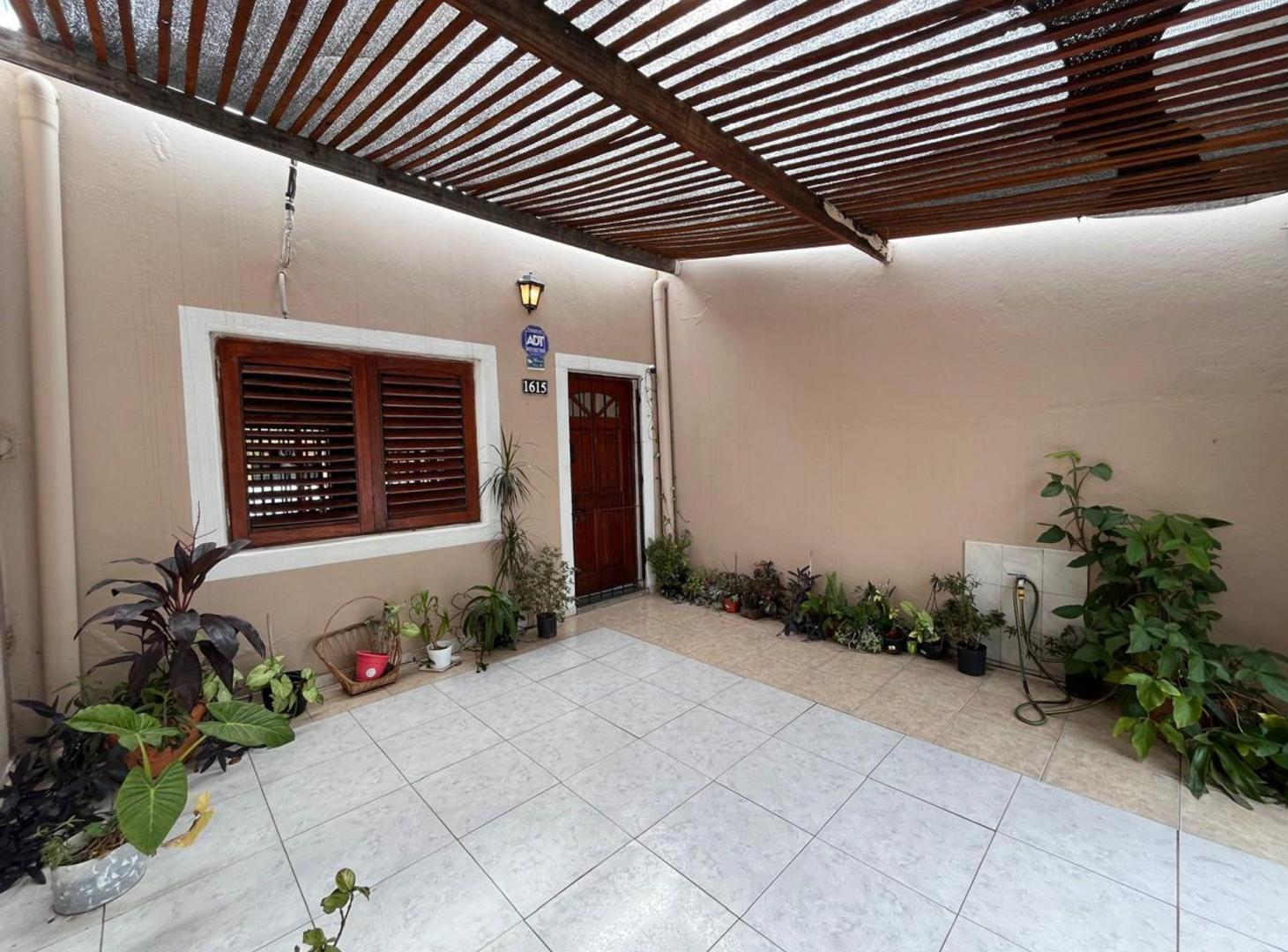 Foto de VENTA CASA 3 DORM COCHERA Y PILETA TALLERES ESTE, imagen 2