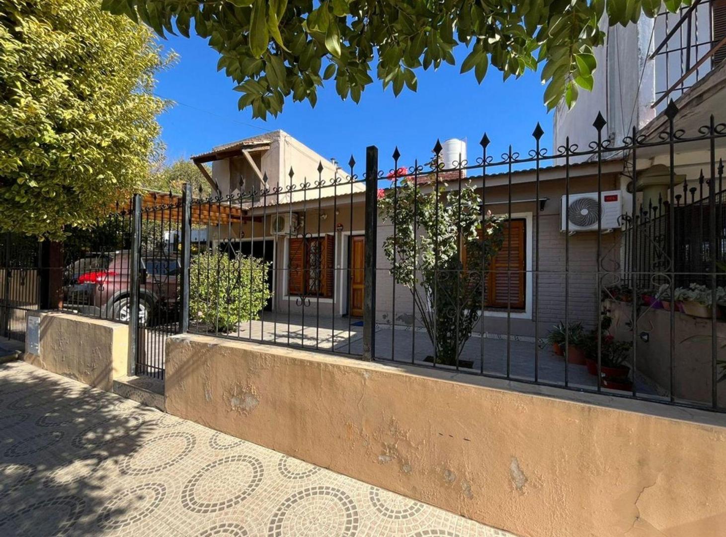 Foto de VENTA CASA 3 DORM + CASA 2 DORM EN PQE. LICEO 1RA, imagen 1