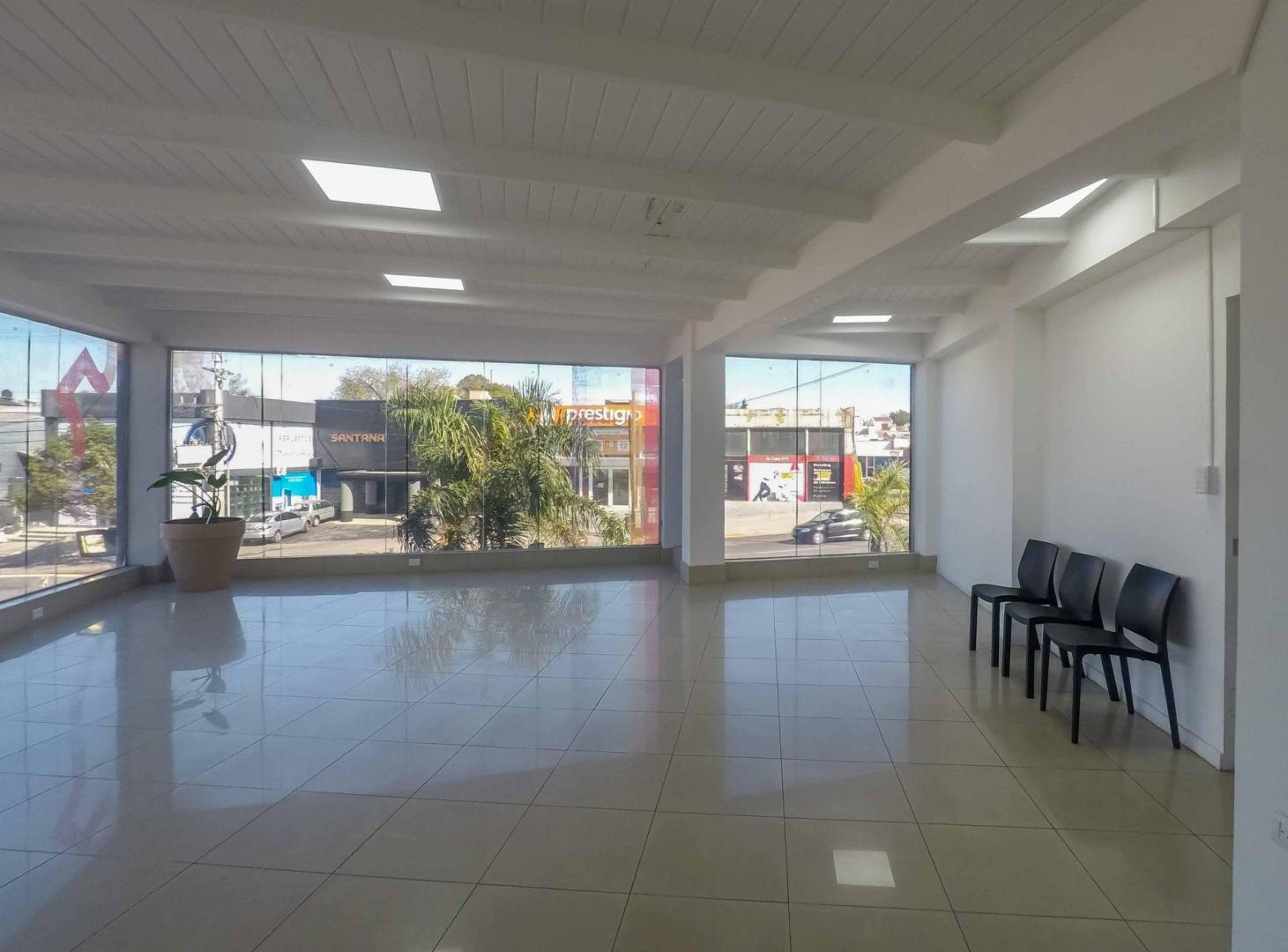 Foto de VENTA LOCAL COMERCIAL 700M2 ZONA NORTE OFICINA, imagen 2