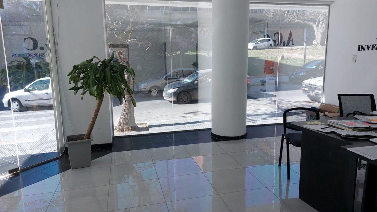 Foto de Venta Local Comercial Obispo Trejo 1305, imagen 1