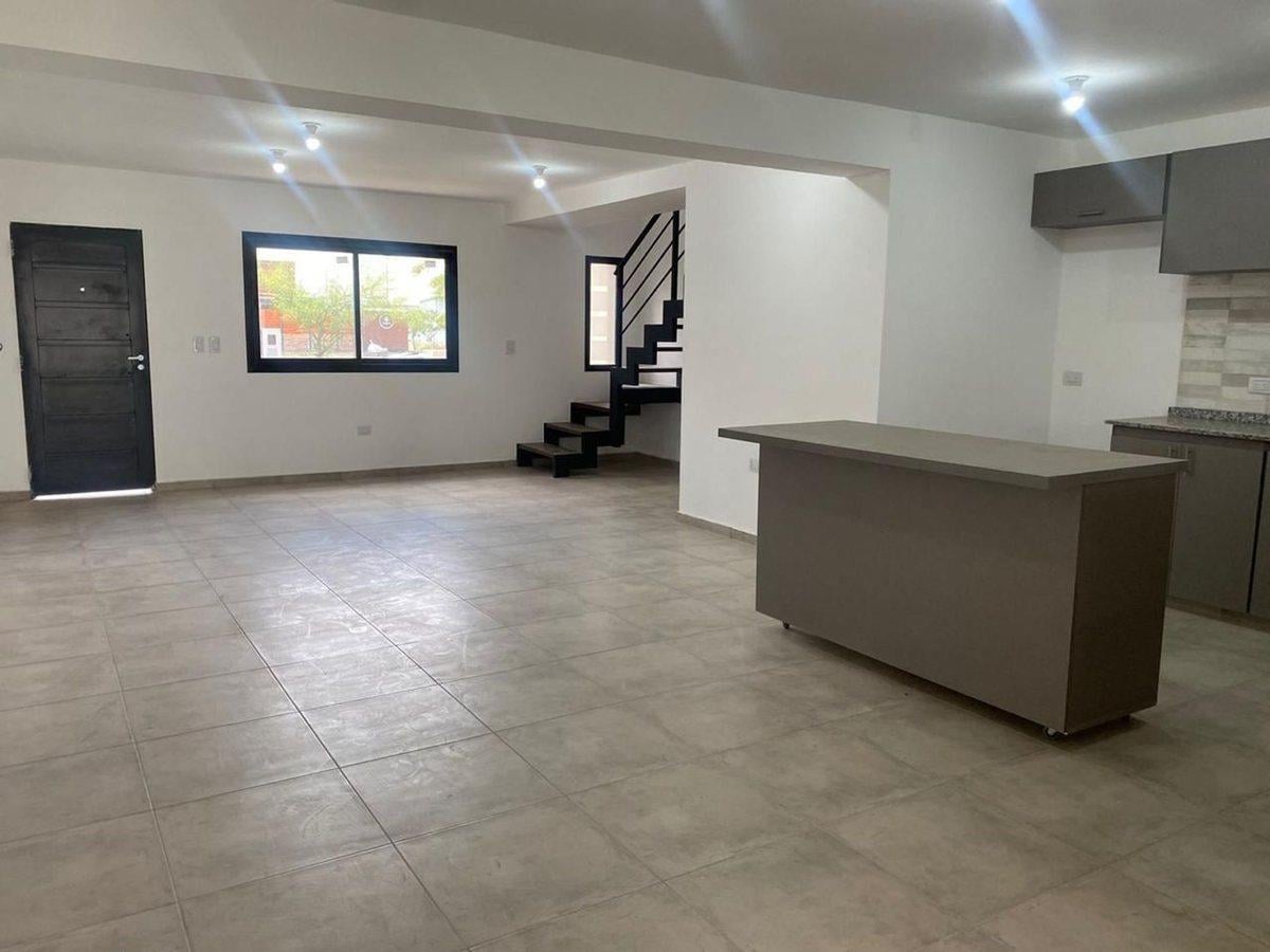 Foto de VENTA DUPLEX OPORTUNIDAD - 3 DORM CON PILETA, imagen 1