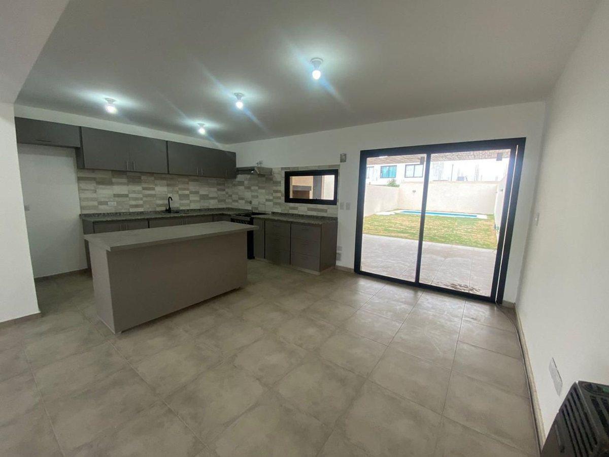 Foto de VENTA DUPLEX OPORTUNIDAD - 3 DORM CON PILETA, imagen 4