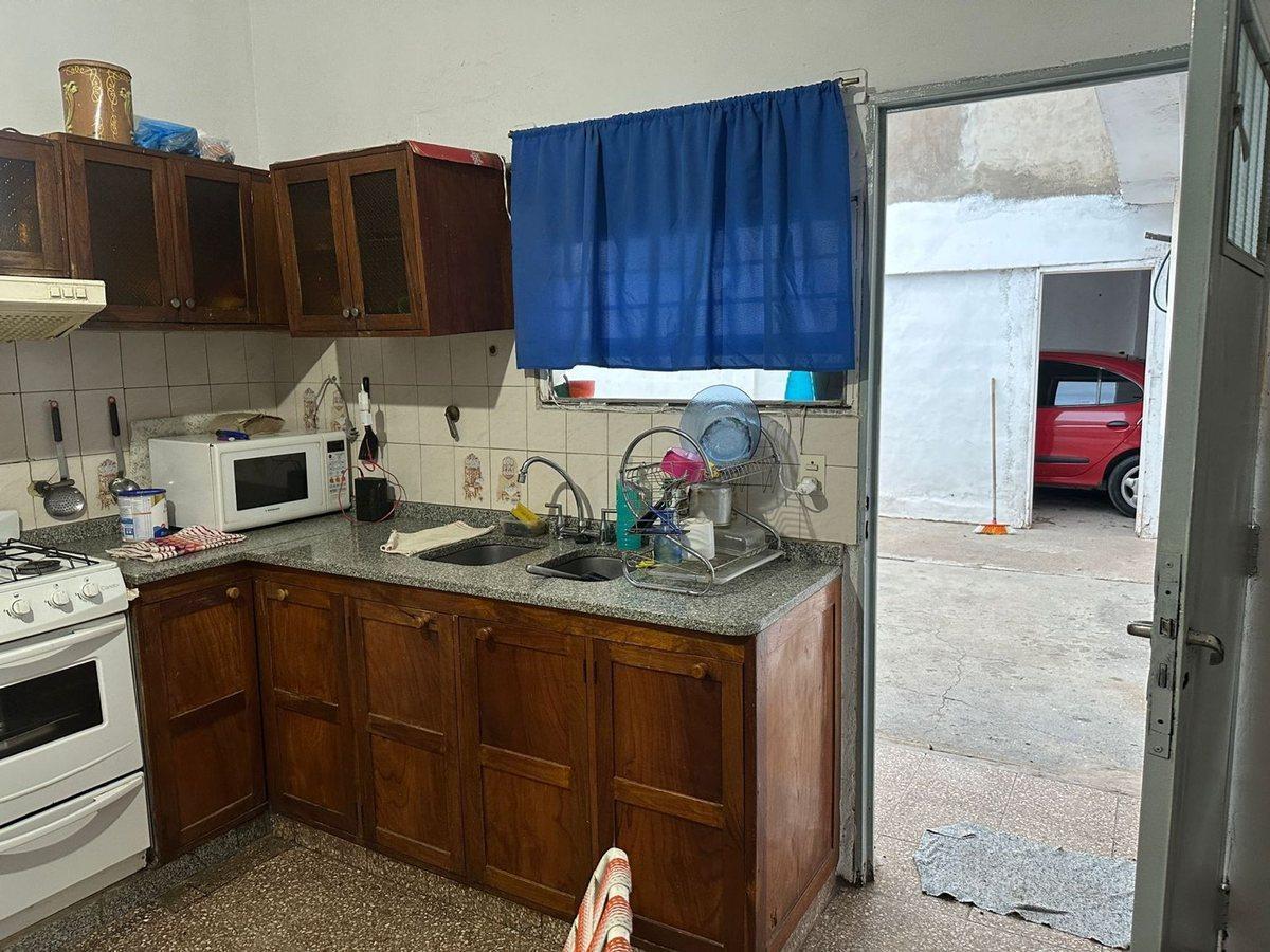 Foto de VENTA CASA 2 DOR + COCHERA + DPTO B° CABILDO, imagen 2