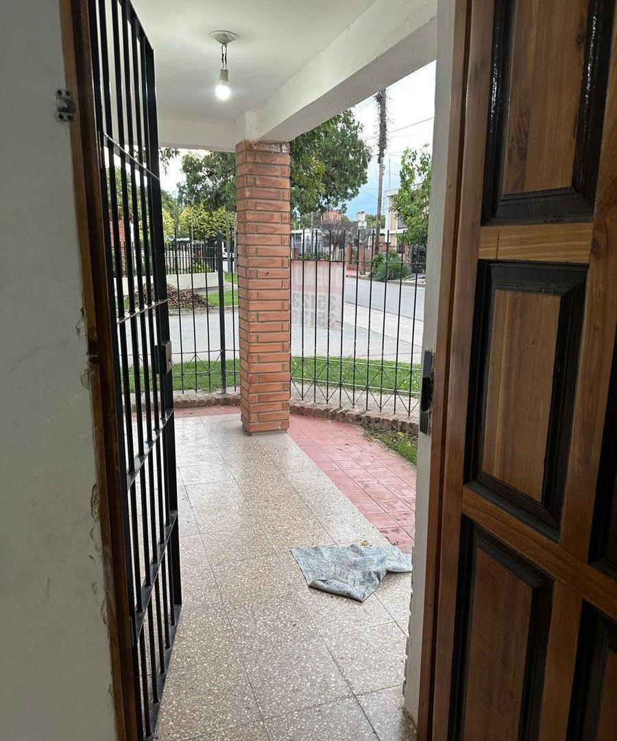 Foto de VENTA CASA 2 DOR + COCHERA + DPTO B° CABILDO, imagen 3