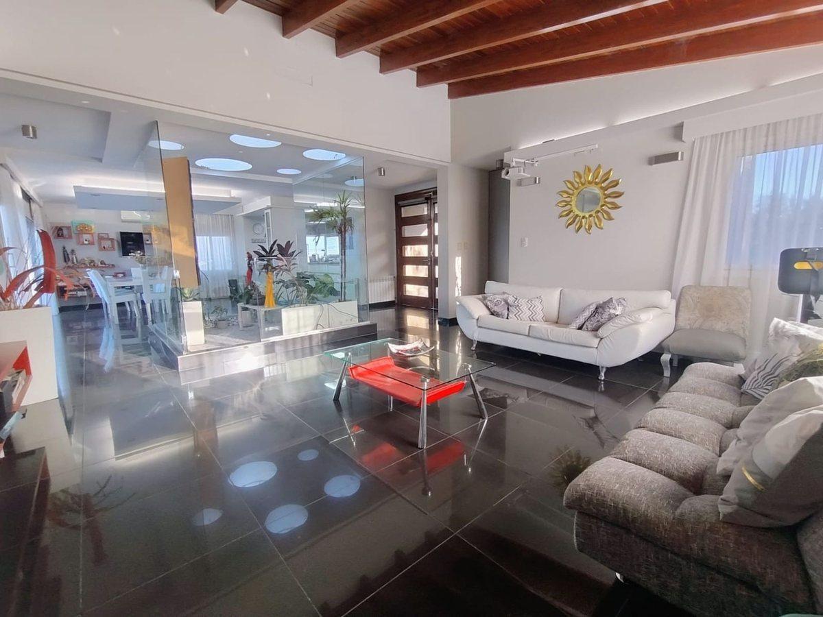 Foto de VENTA CASA 5 DORM C/PI COUNTRY CINCO LOMAS CBA, imagen 5