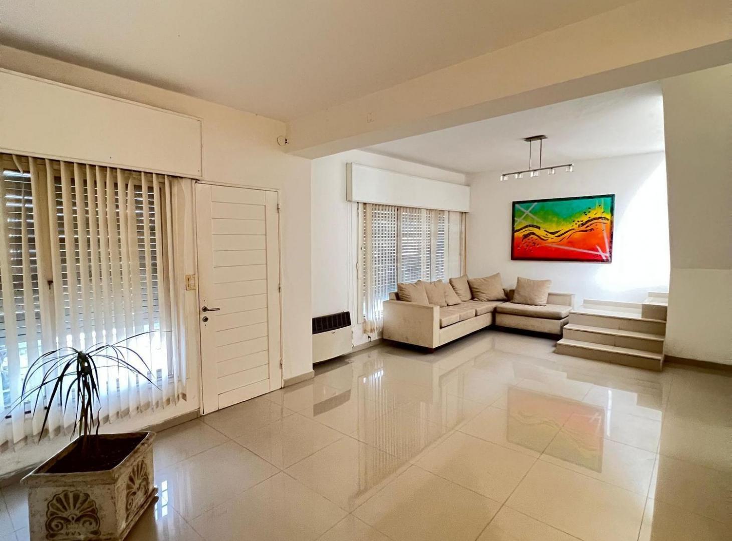 Foto de VENTA CASA 4 DORMITORIOS B° VILLA CABRERA CORDOBA, imagen 3
