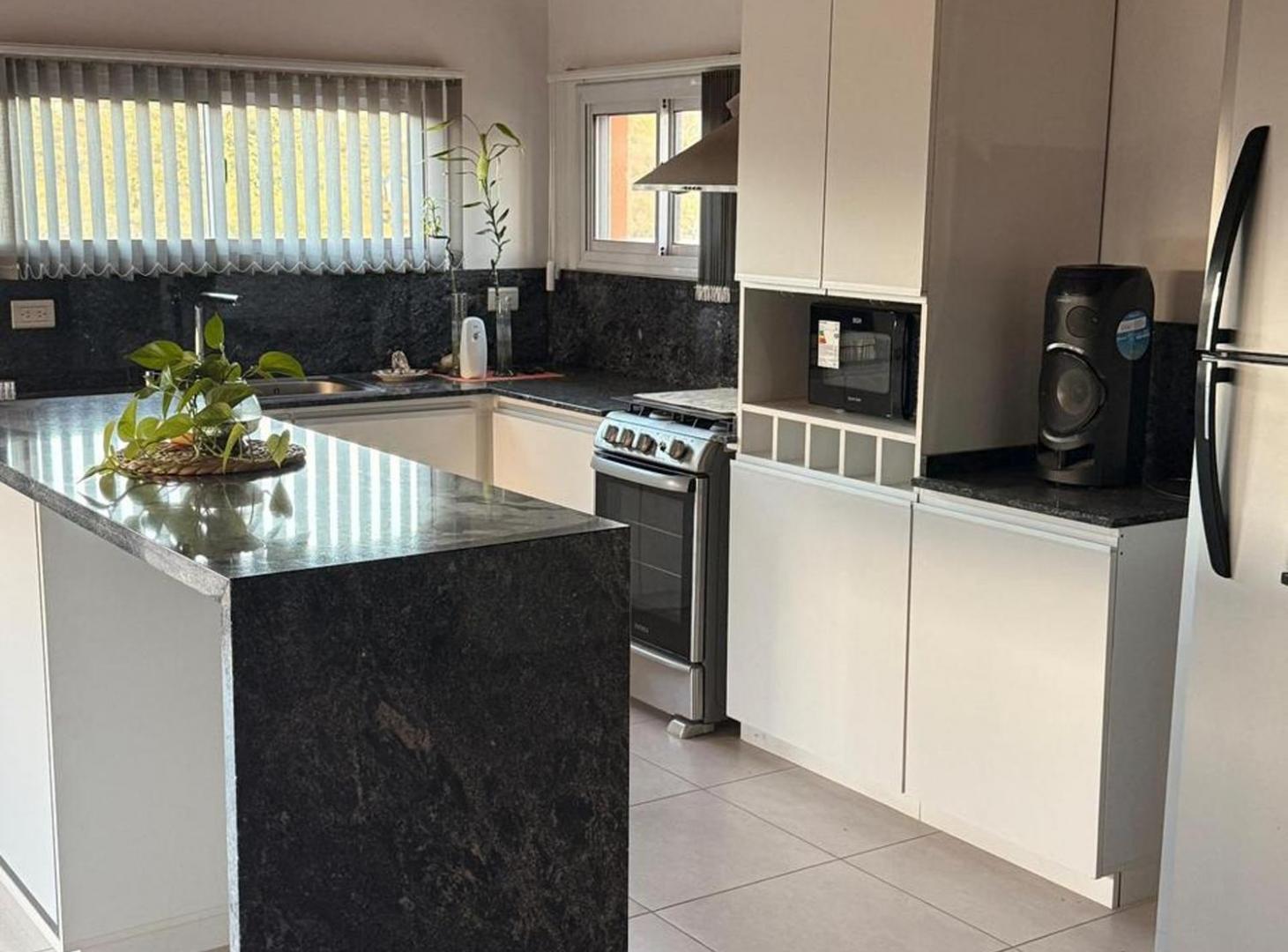 Foto de VENTA CASA 3 DORMITORIOS VILLA PARQUE SIQUIMAN CBA, imagen 2