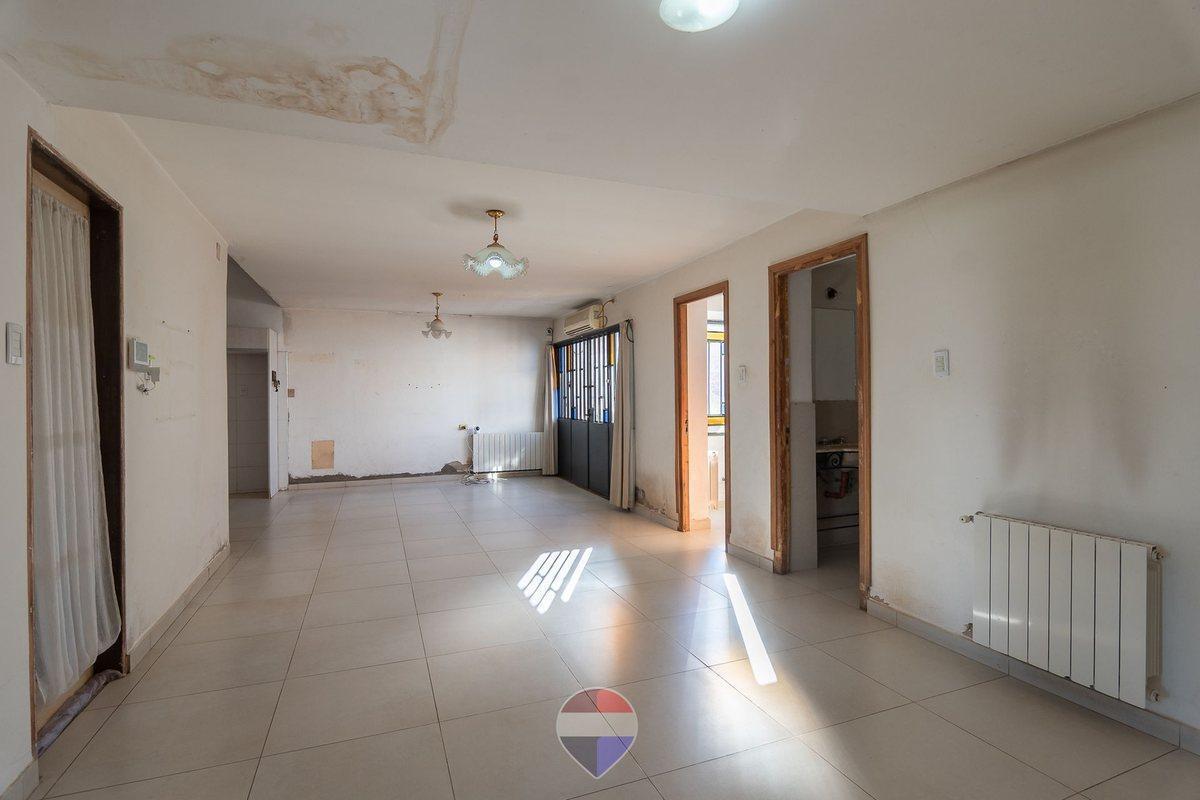 Foto de VENTA CASA 3 DORMITORIOS AV. SANTA ANA CORDOBA, imagen 3