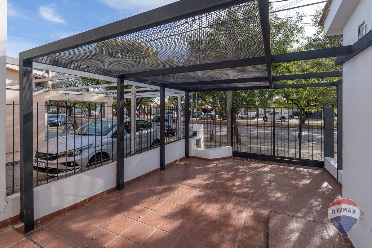 Foto de VENTA CASA 3 DORMI + LOCAL DOBLE ALTURA / DEPTO, imagen 3