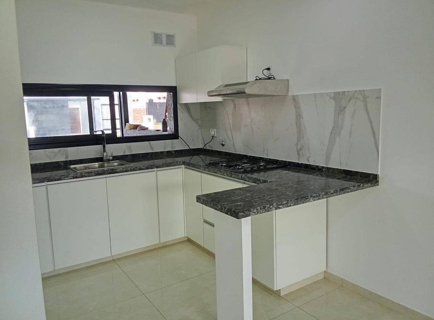 Foto de VENTA DUPLEX 2 DORM VILLA ALLENDE BARRIO NORTE CBA, imagen 2