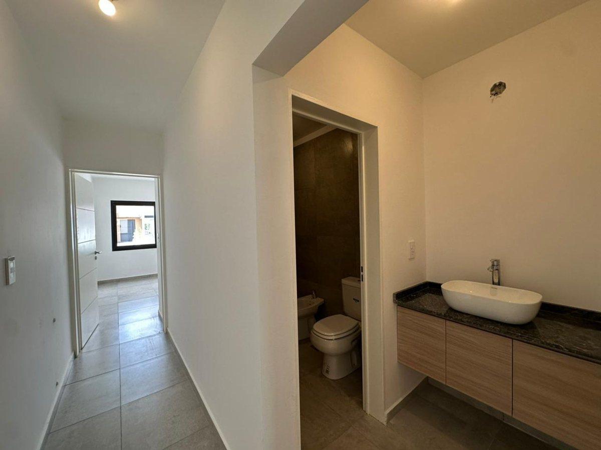 Foto de VENTA DUPLEX DOS DORMITORIOS ETAPA 4 DE DOCTA, imagen 2
