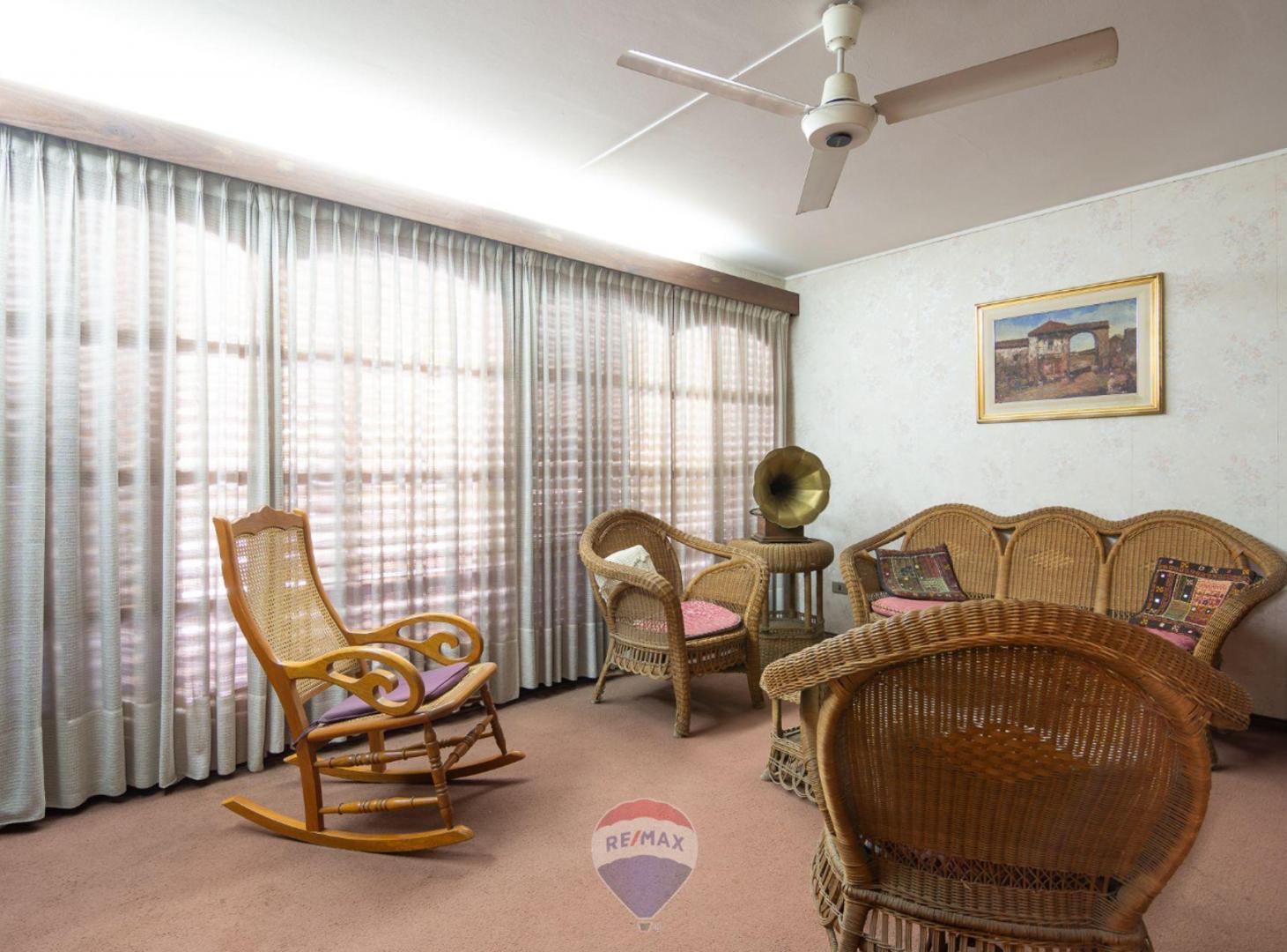 Foto de CASA VENTA 5 DORM.DEPTO.PILETA B°PARQUE HORIZONTE, imagen 5