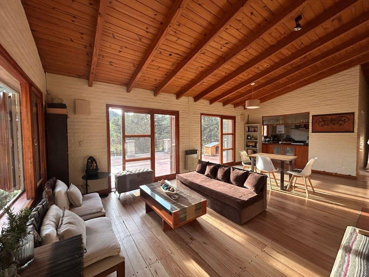 Foto de CASA VENTA LA CUMBRE 3 DORM + 1 DE SERVICIO CBA., imagen 1