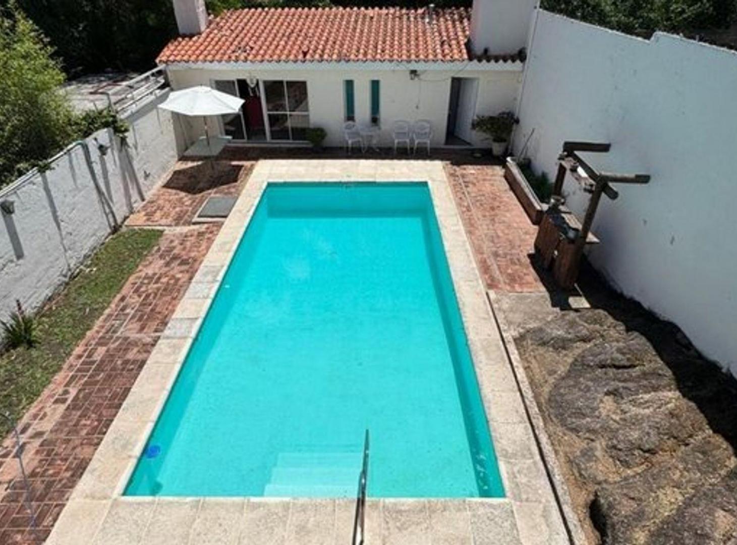 Foto de VENTA 2 CASAS C/ PILETA Y QUINCHO, CARLOS PAZ, CBA, imagen 2