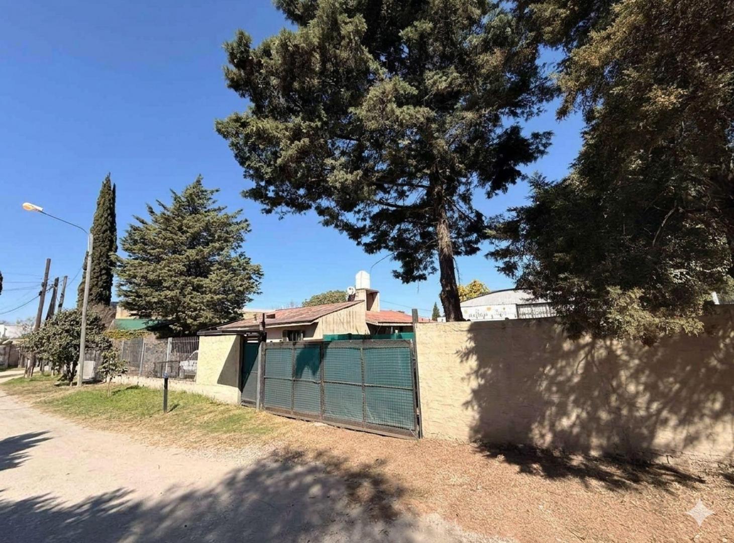 Foto de VENTA CASA + GALPON C/PILETA ZONA SUR CÓRDOBA, imagen 1