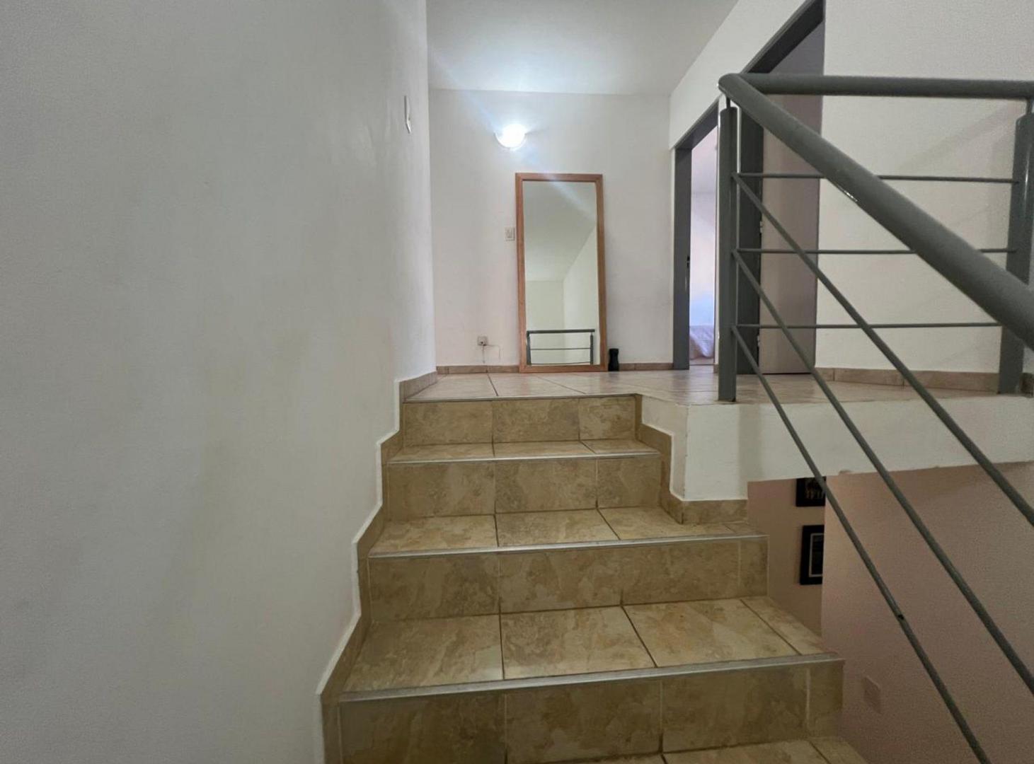 Foto de VENTA DUPLEX 3 DORM HOUSING LOS BOULEVARES,CORDOBA, imagen 2