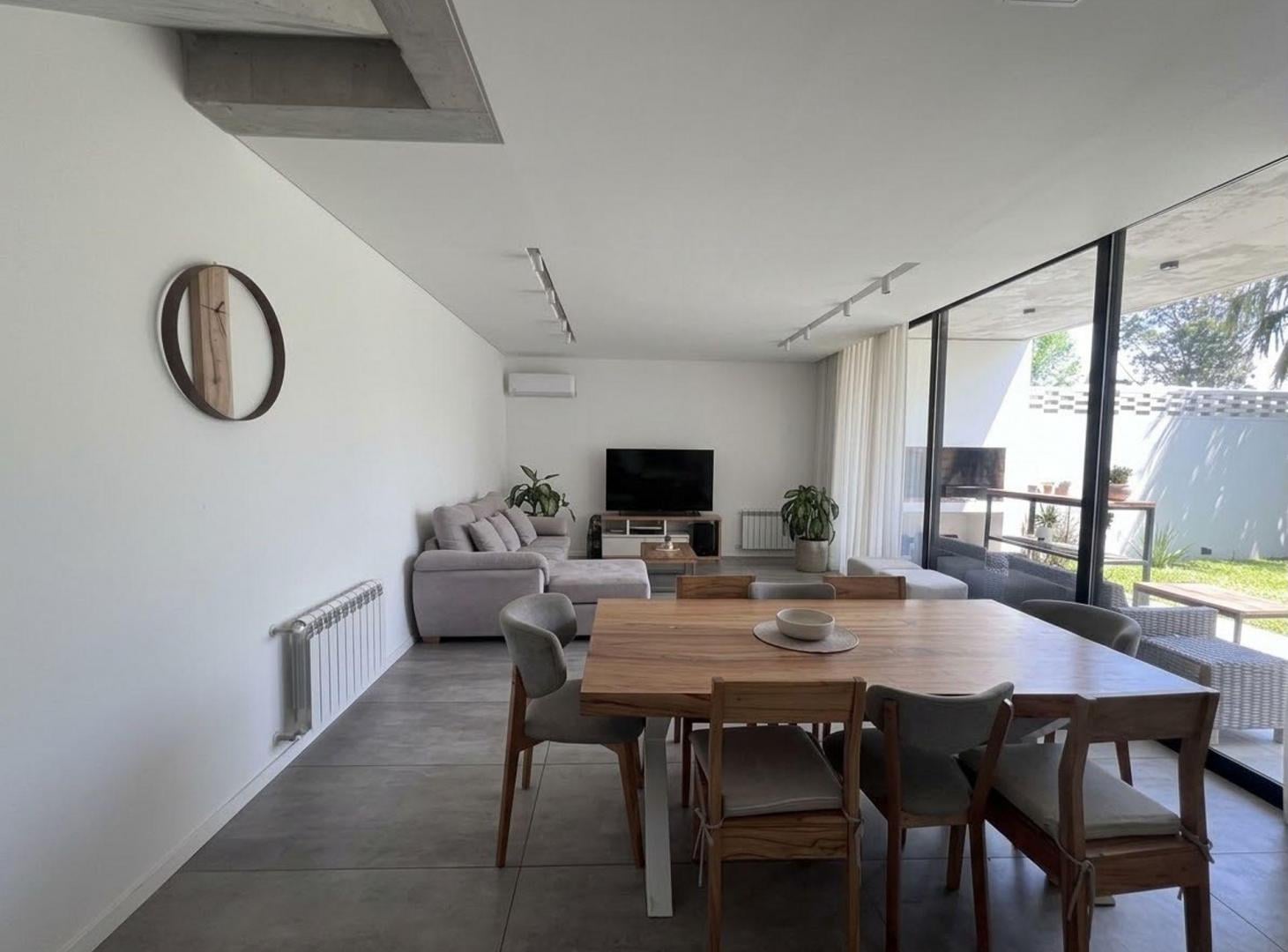 Foto de VENTA DUPLEX 3 DORMITORIOS CERRO DE LAS ROSAS, imagen 2