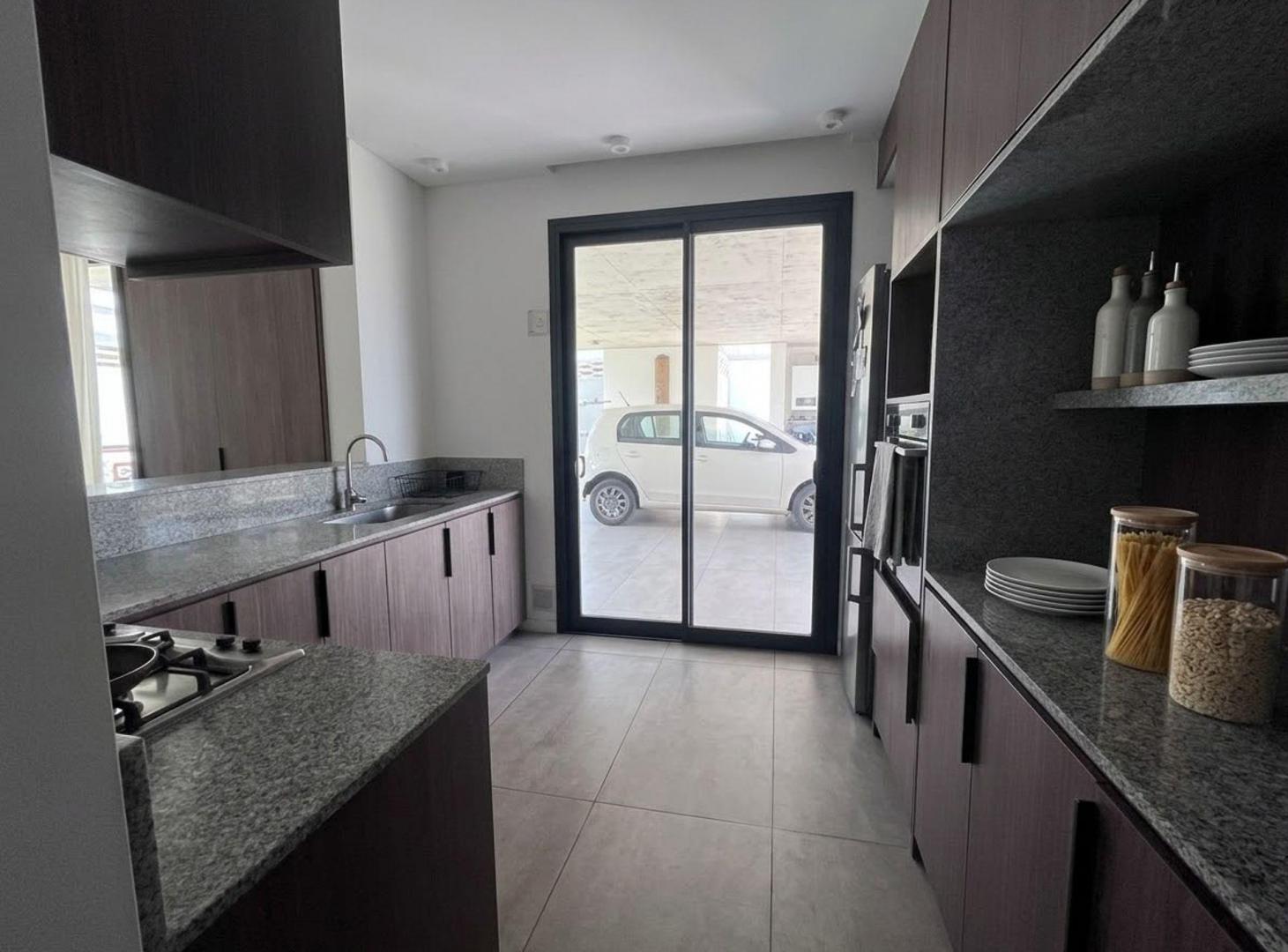 Foto de VENTA DUPLEX 3 DORMITORIOS CERRO DE LAS ROSAS, imagen 4