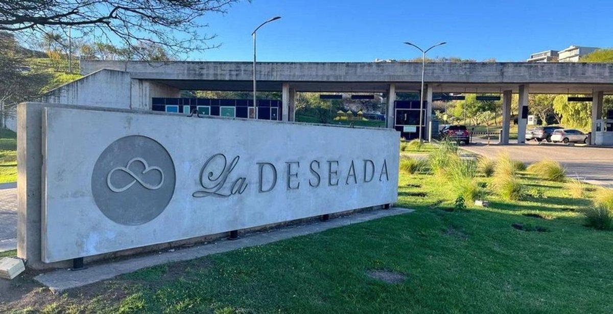 Foto de VENTA LOTE 1938 M2 COUNTRY LA DESEADA CON PROYECTO, imagen 1