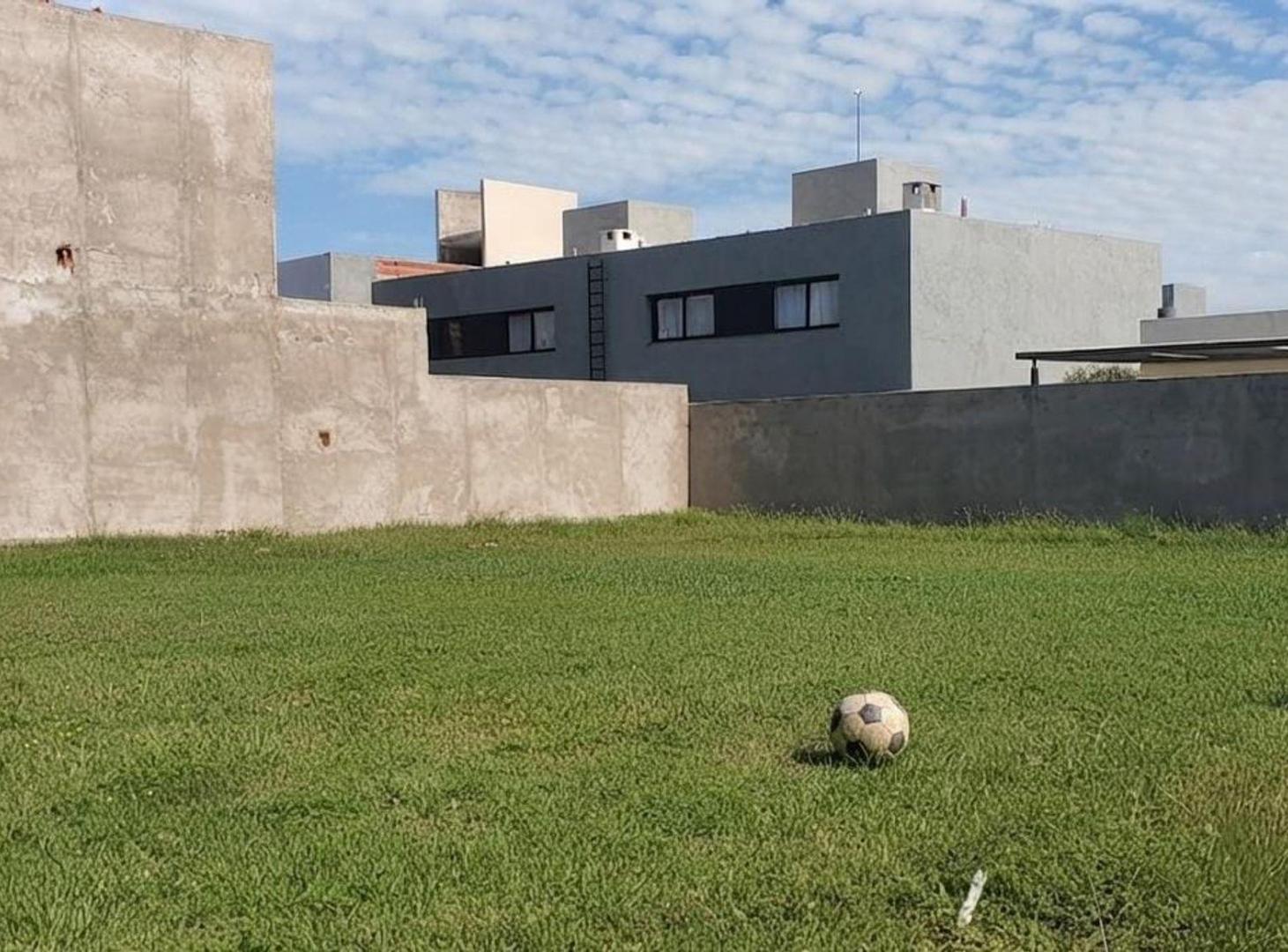 Foto de VENTA LOTE ESQUINA-CENTRAL 360M2 MANANTIALES, CBA, imagen 2