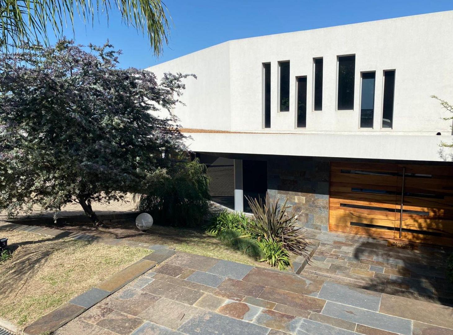 Foto de VENTA CASA UNICA Y EXCLUSIVA LA RUFINA 4 DORMITORI, imagen 3