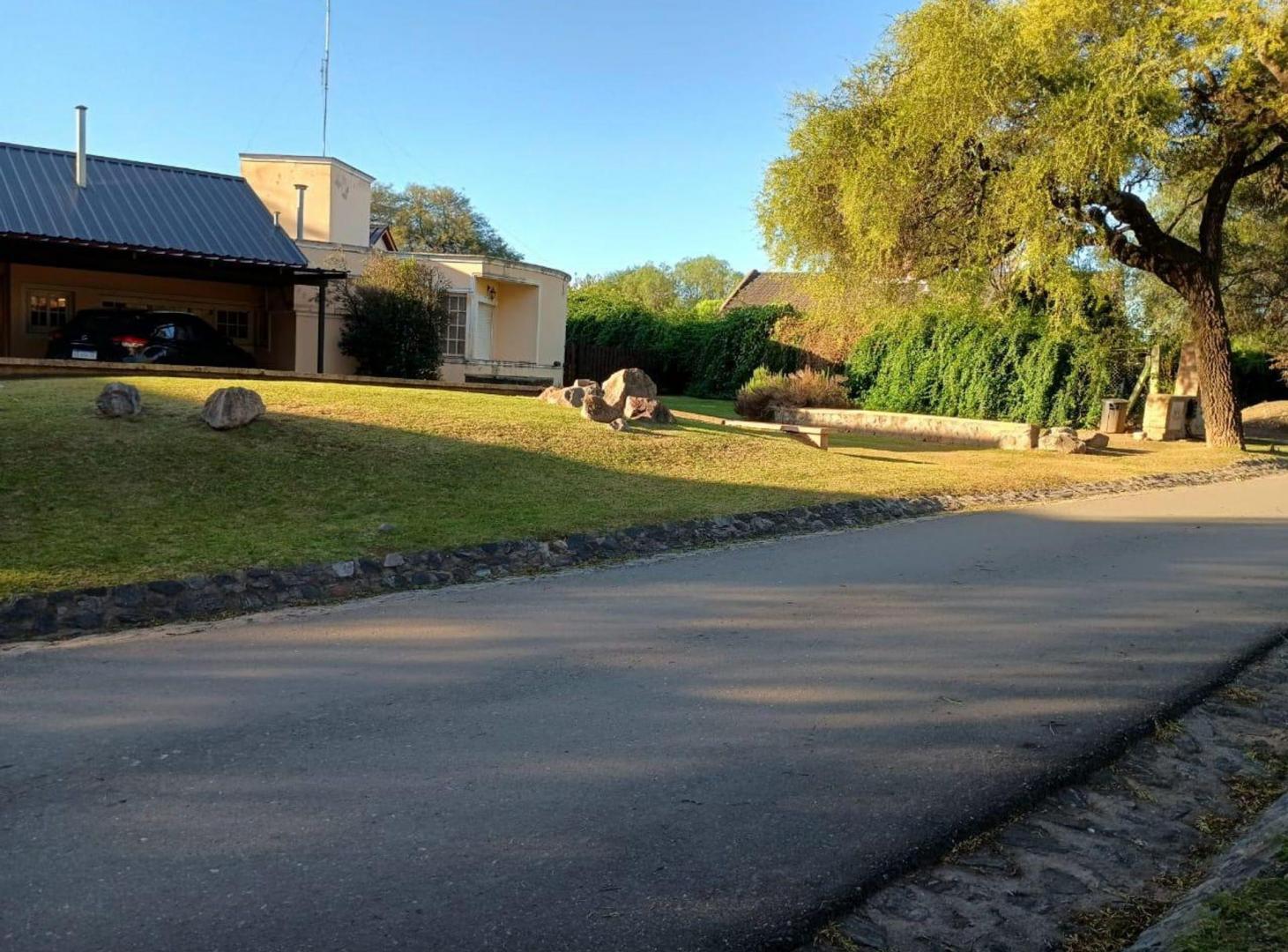 Foto de VENTA CASA 3 DORM COUNTRY 4 HOJAS MENDIOLAZA CBA, imagen 4